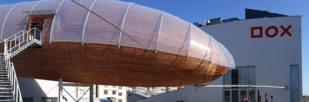 Image of the Gulliver Airship situated on the rooftop of the DOX museum